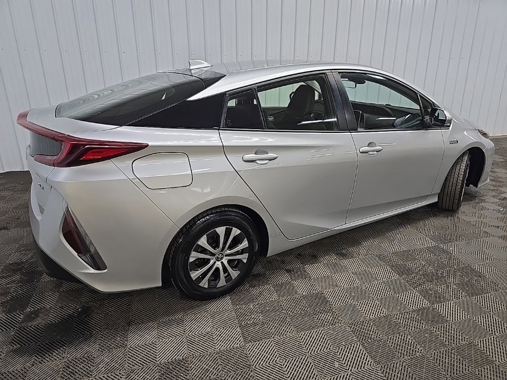 Used 2022 Toyota Prius Prime XLE image 3