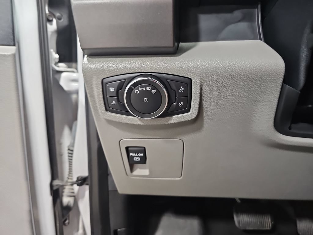 Used 2016 Ford F150 XLT AWD/4WD image 24