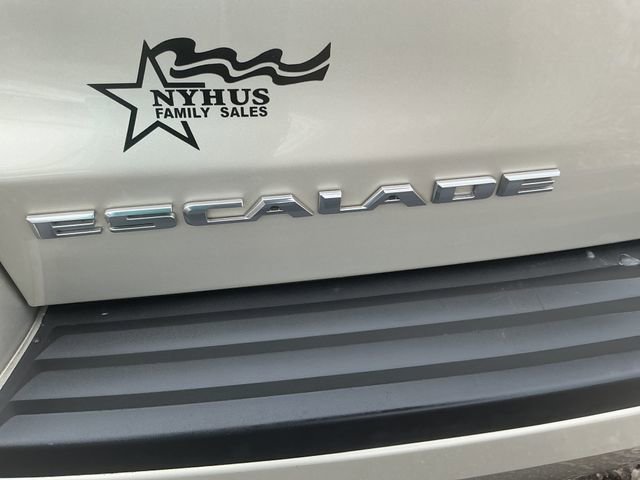 Used 2017 Cadillac Escalade Premium Luxury image 25