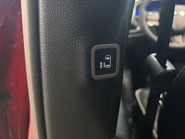 Used 2025 Chrysler Pacifica Limited image 30