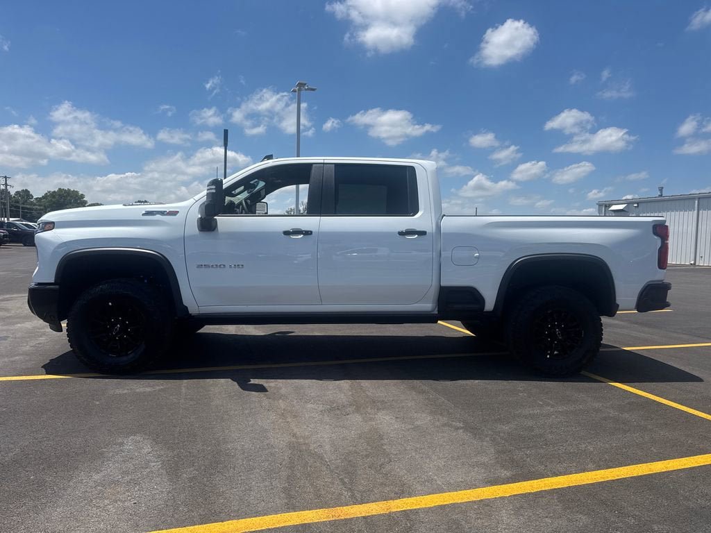 New 2026 Chevrolet Silverado 2500 ZR2 AWD/4WD image 3