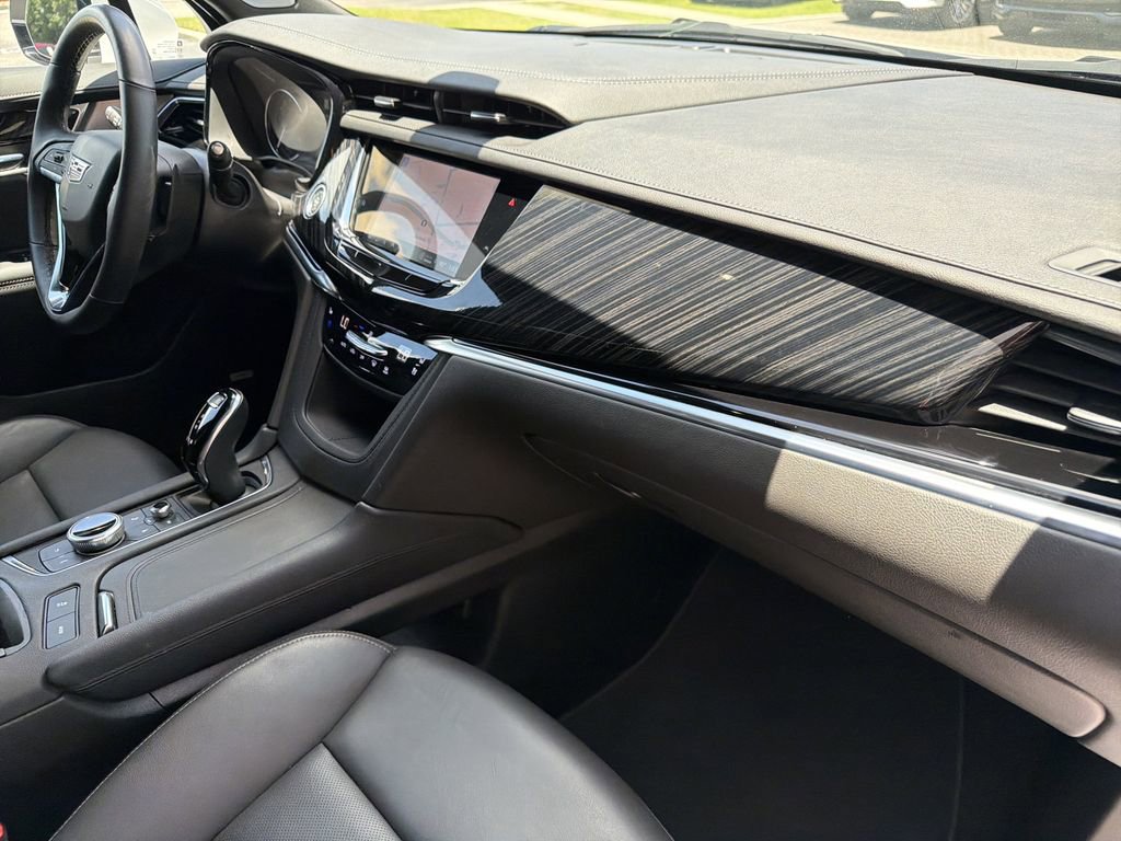 Certified 2025 Cadillac XT6 Premium Luxury FWD image 12