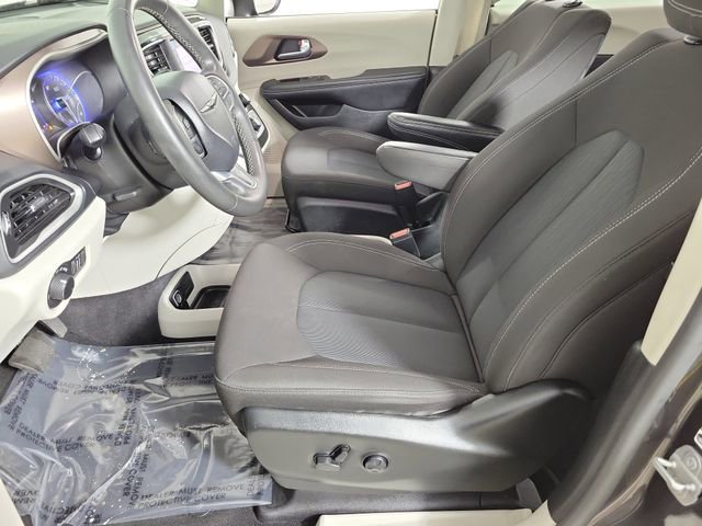 Used 2023 Chrysler Voyager LX FWD image 19