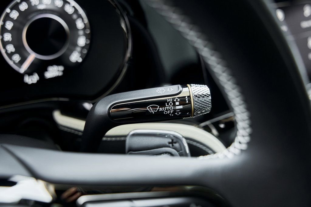 Used 2025 Bentley Flying Spur Plug-In Hybrid image 69