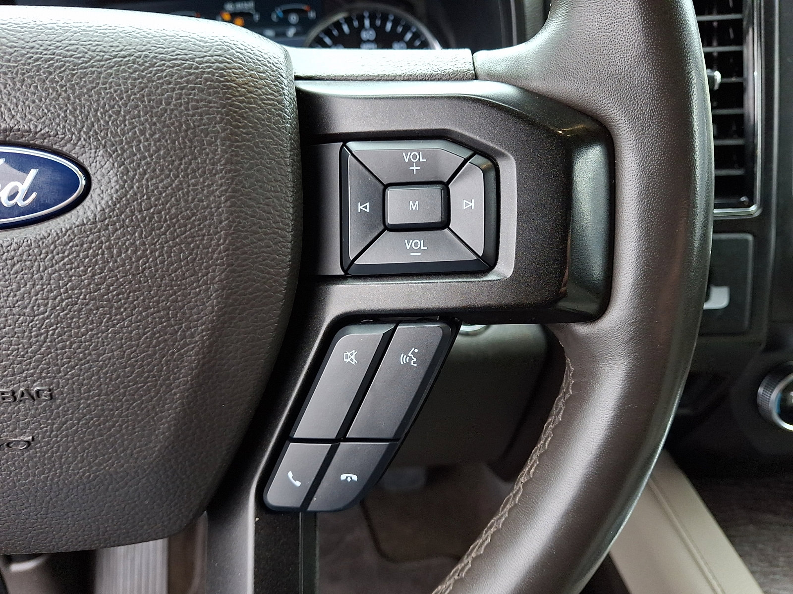 Used 2020 Ford Expedition Limited image 24