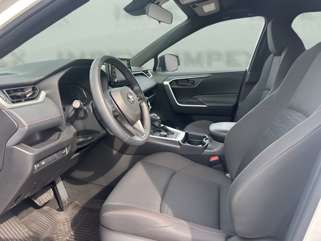 Used 2021 Toyota RAV4 SE image 9