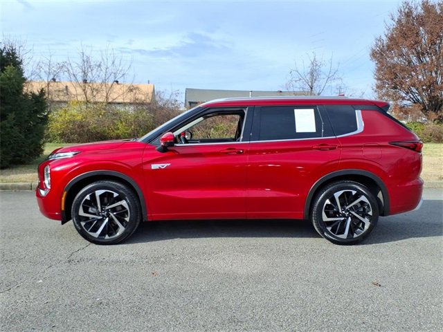 Used 2023 Mitsubishi Outlander SEL image 2