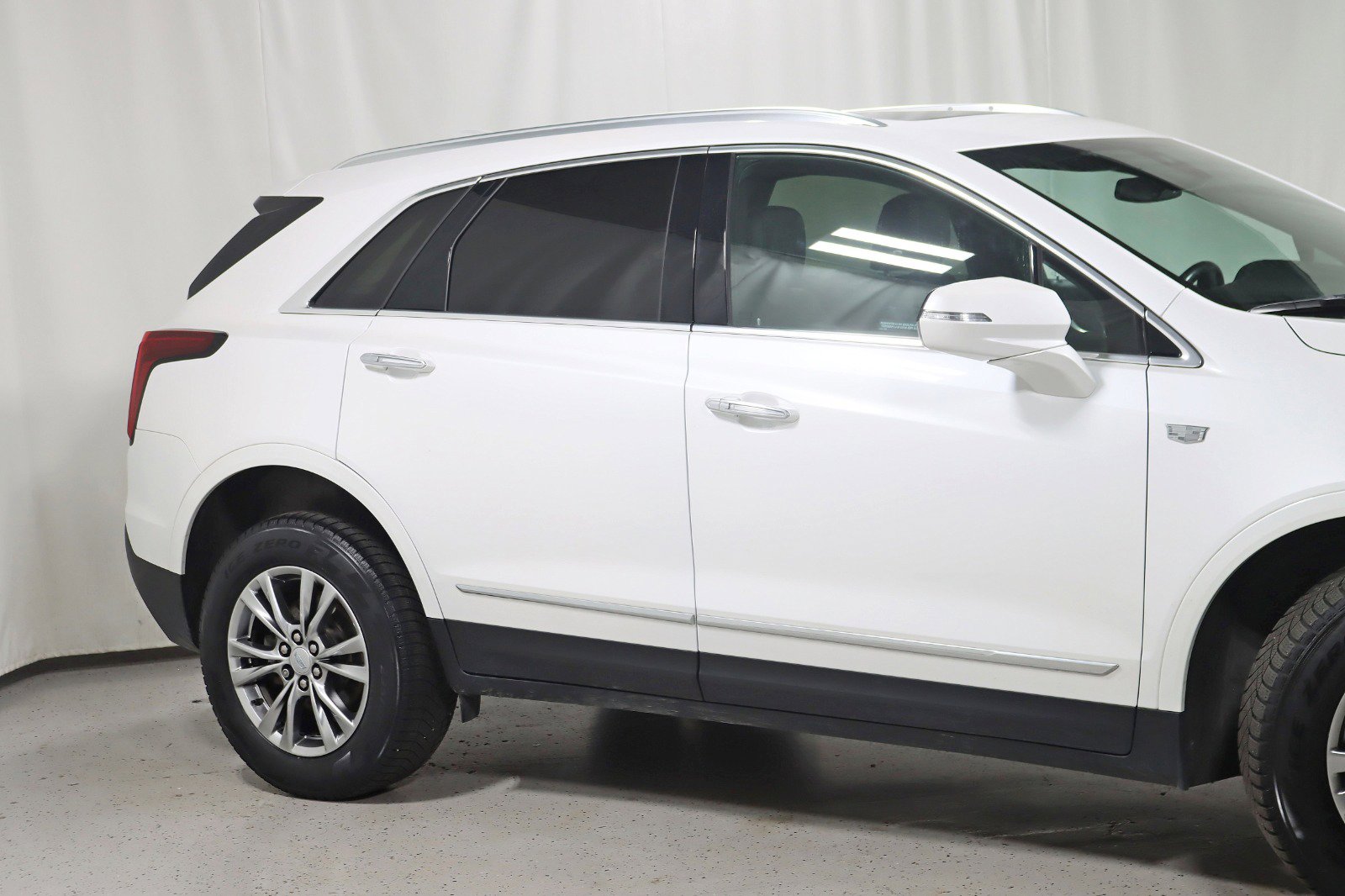 Used 2021 Cadillac XT5 Premium Luxury image 3