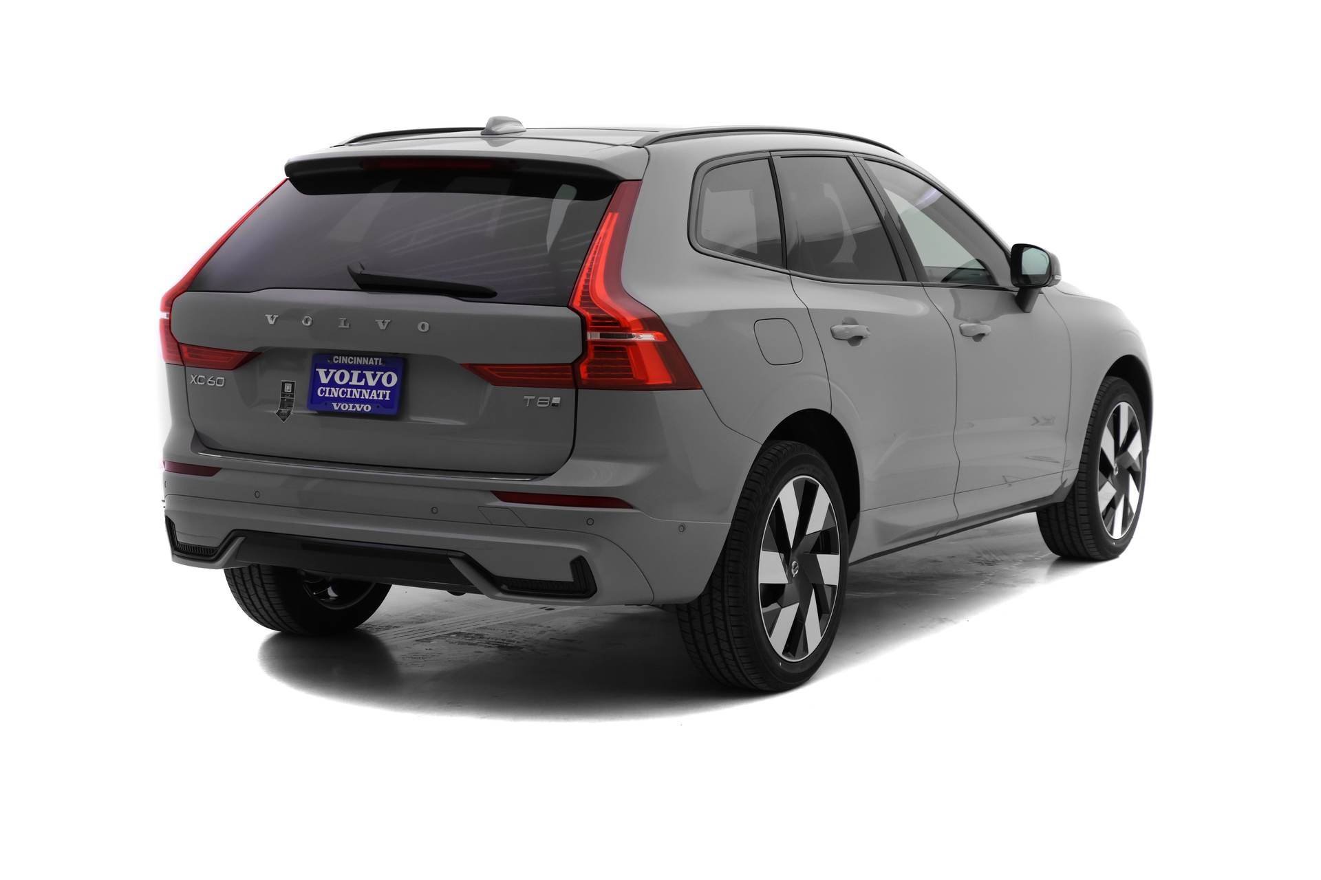 New 2025 Volvo XC60 T8 Plus w/ Protection Package Premier image 4