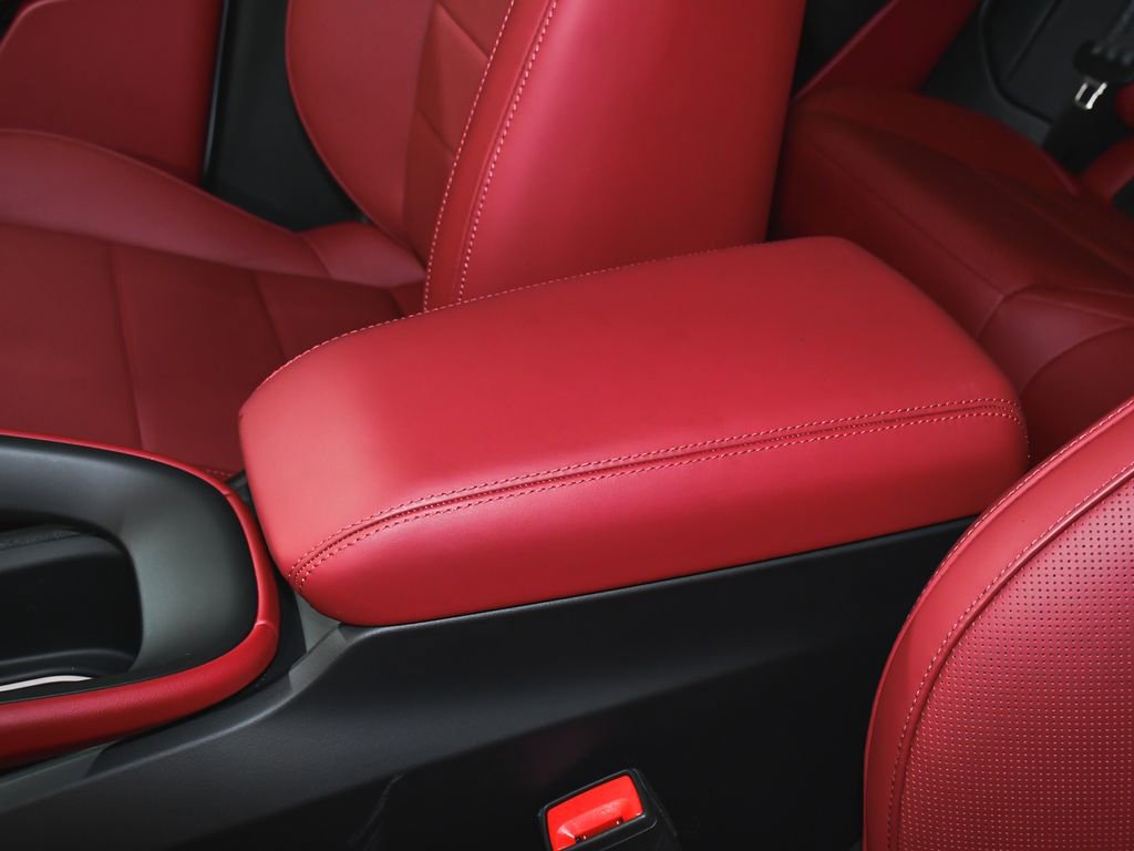 Used 2025 Porsche Macan 4 Electric AWD/4WD image 42