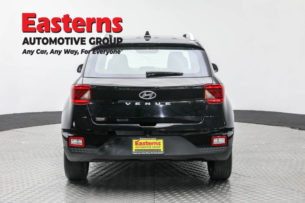Used 2022 Hyundai Venue SEL image 6