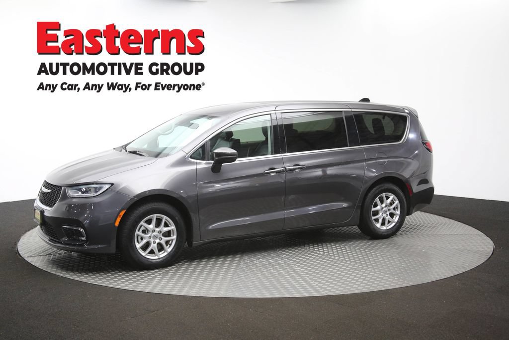 Used 2023 Chrysler Pacifica Touring-L FWD image 58