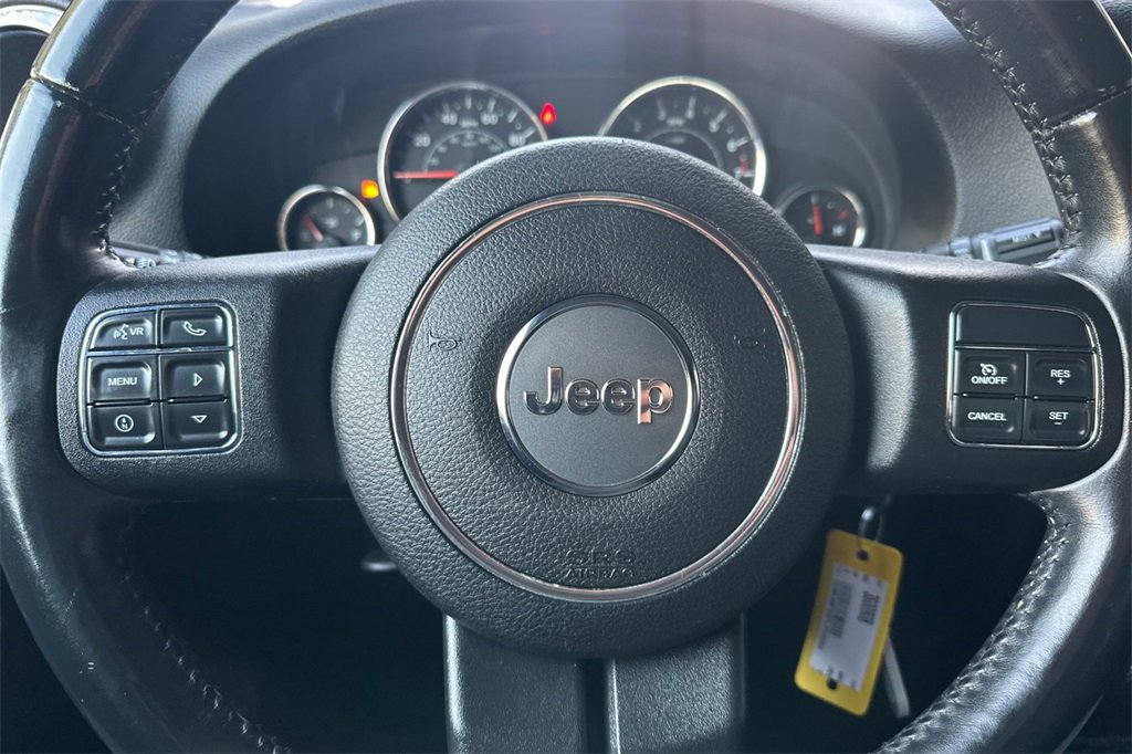 Used 2015 Jeep Wrangler Unlimited Rubicon w/ Connectivity Group image 23