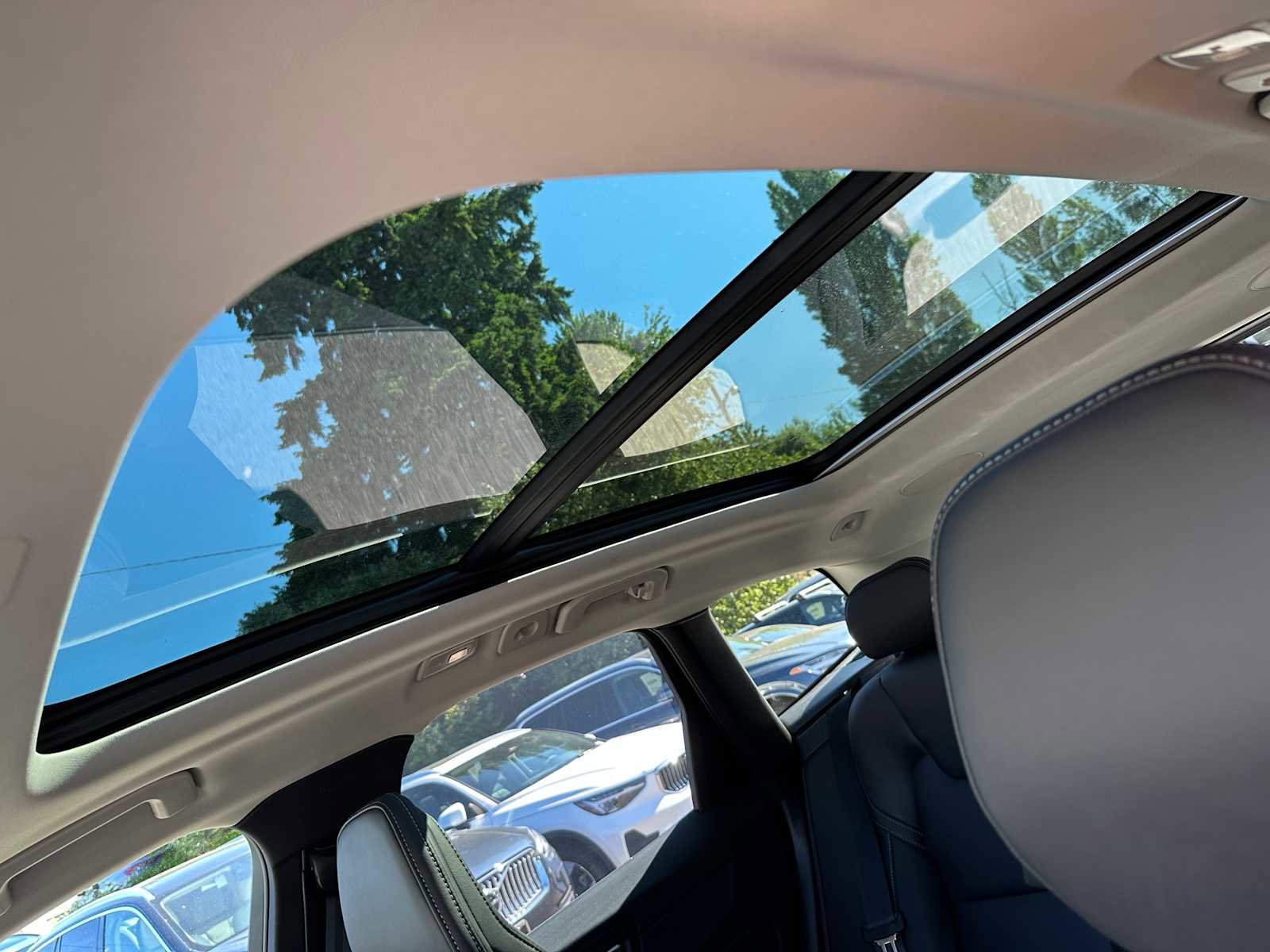 New 2025 Volvo XC60 B5 Ultra w/ Protection Package Premier image 23