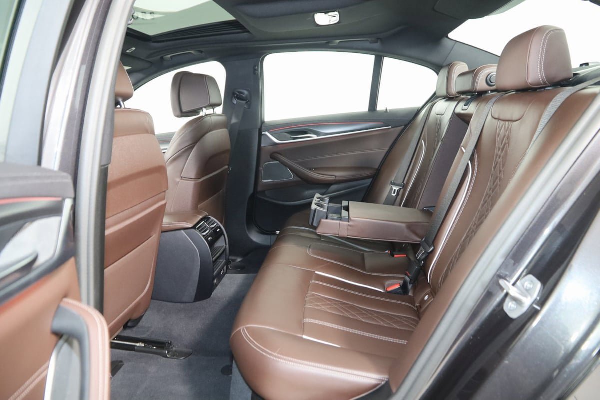 Used 2023 BMW M550i xDrive image 60