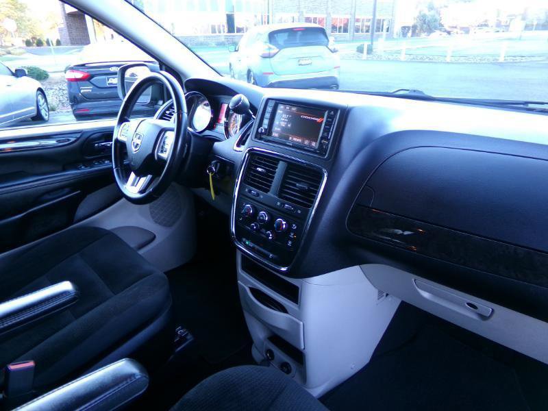 Used 2019 Dodge Grand Caravan SE w/ UConnect Hands-Free Group image 27