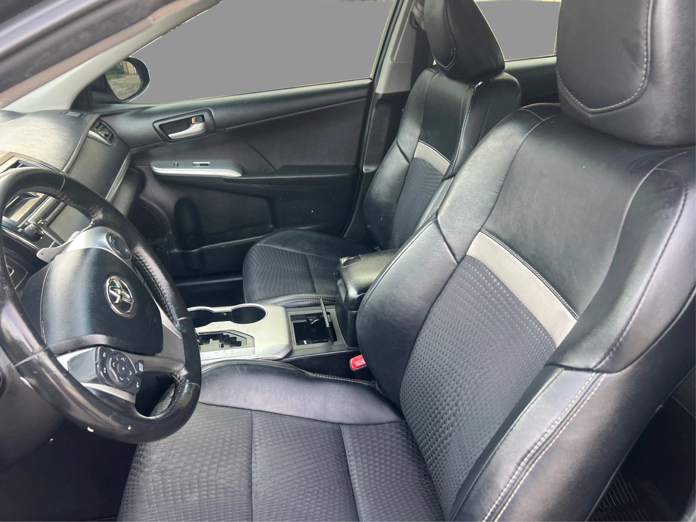 Used 2012 Toyota Camry SE FWD image 10