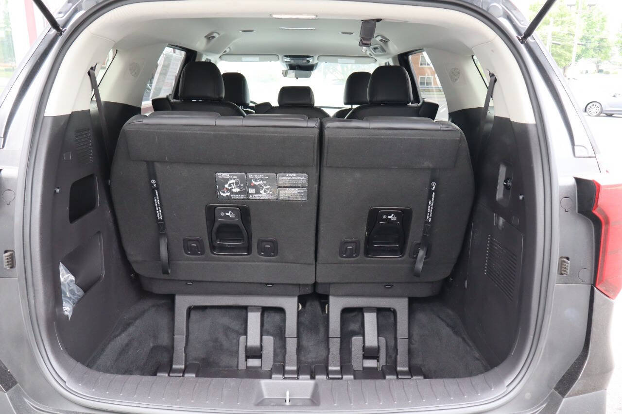 Used 2025 Kia Carnival FWD image 4