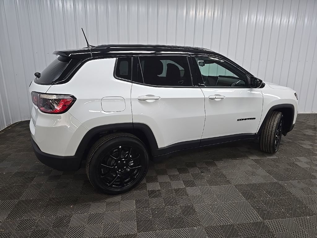 Used 2023 Jeep Compass Altitude image 3