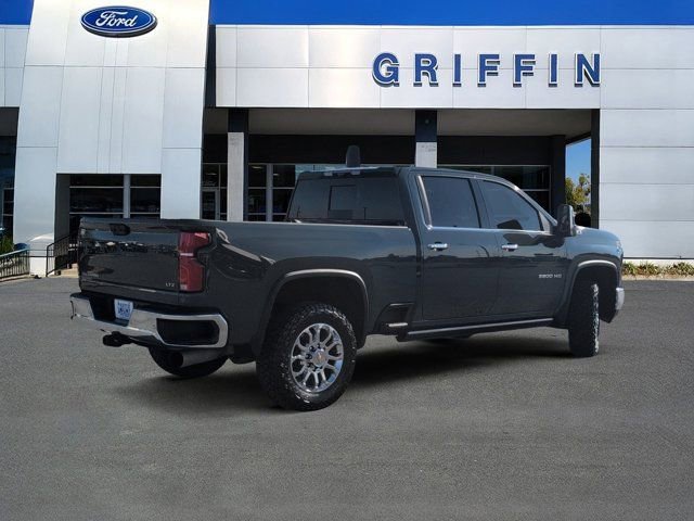 Used 2025 Chevrolet Silverado 3500 LTZ w/ LTZ Premium Package image 4