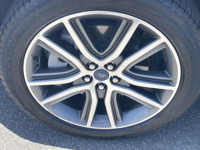 Used 2022 Ford Edge Titanium w/ Equipment Group 301A AWD/4WD image 9