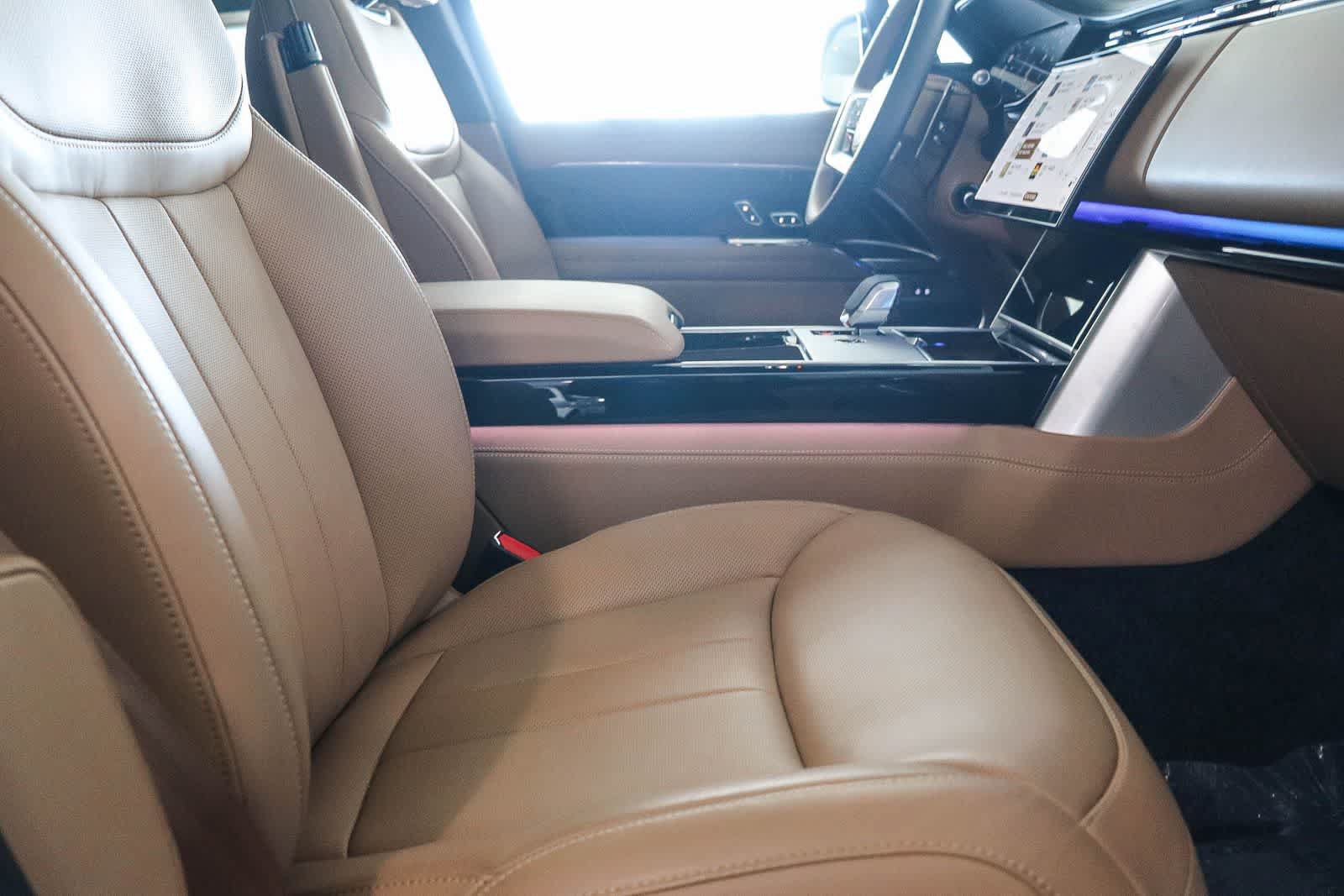 Used 2025 Land Rover Range Rover SE AWD/4WD image 17