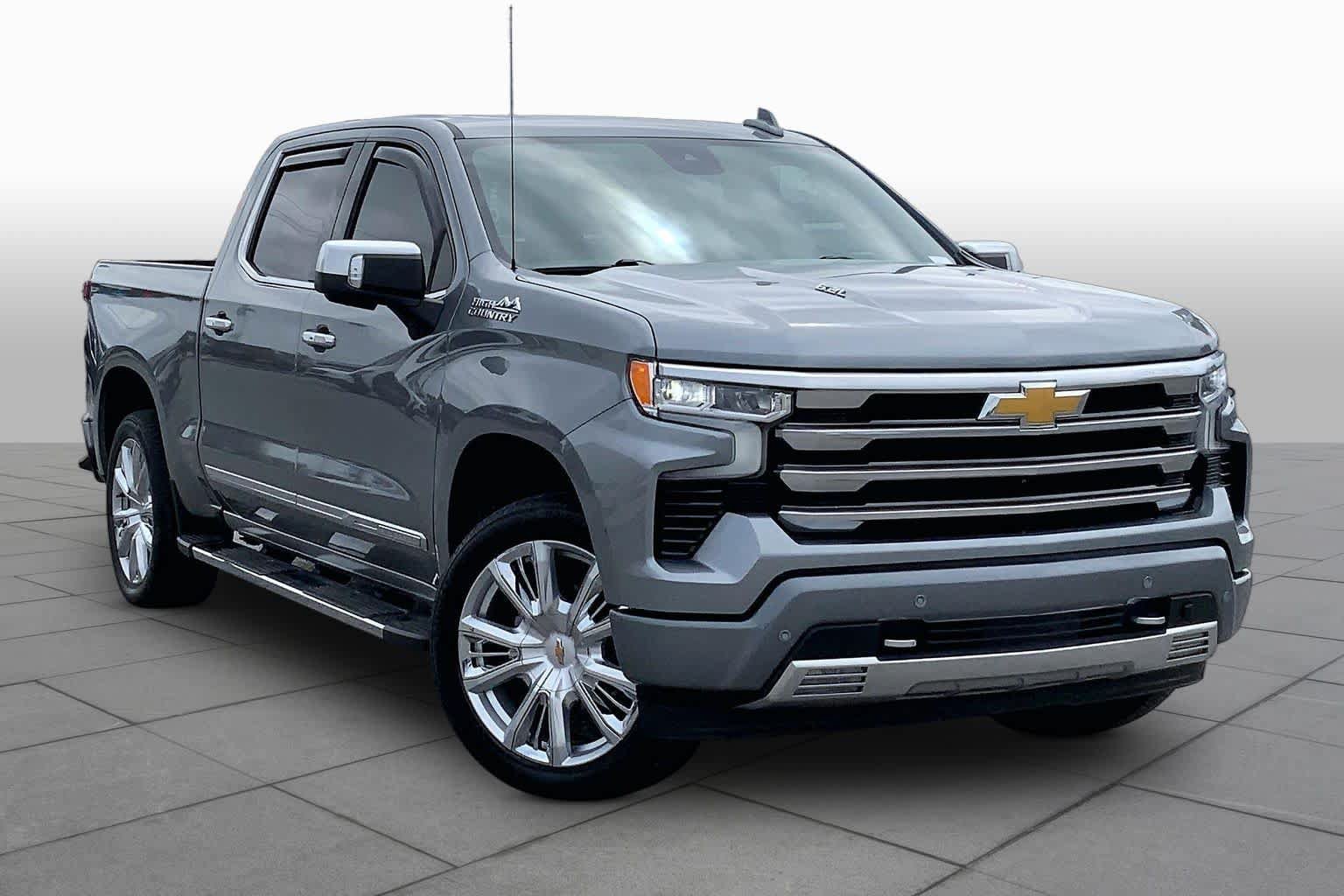 Used 2023 Chevrolet Silverado 1500 High Country w/ High Country Premium Package AWD/4WD image 3