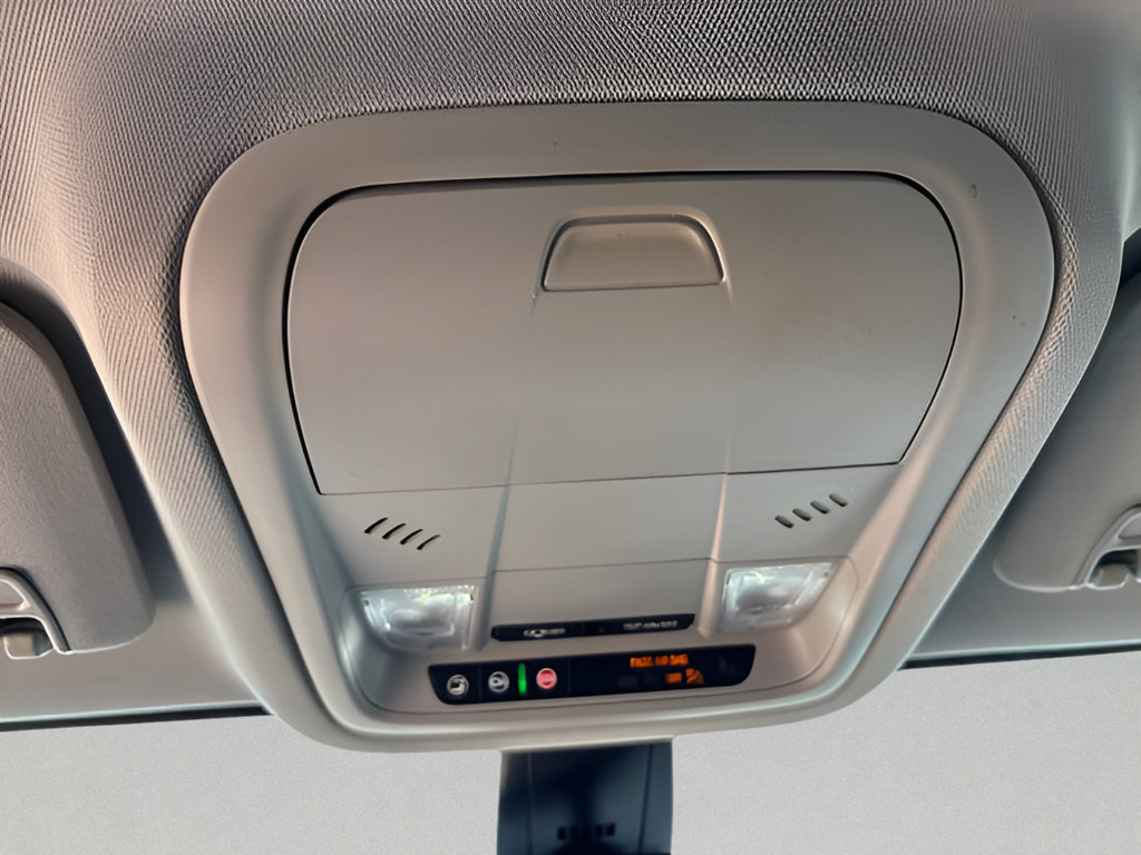 Used 2021 GMC Acadia SLE w/ Driver Convenience Package FWD image 33