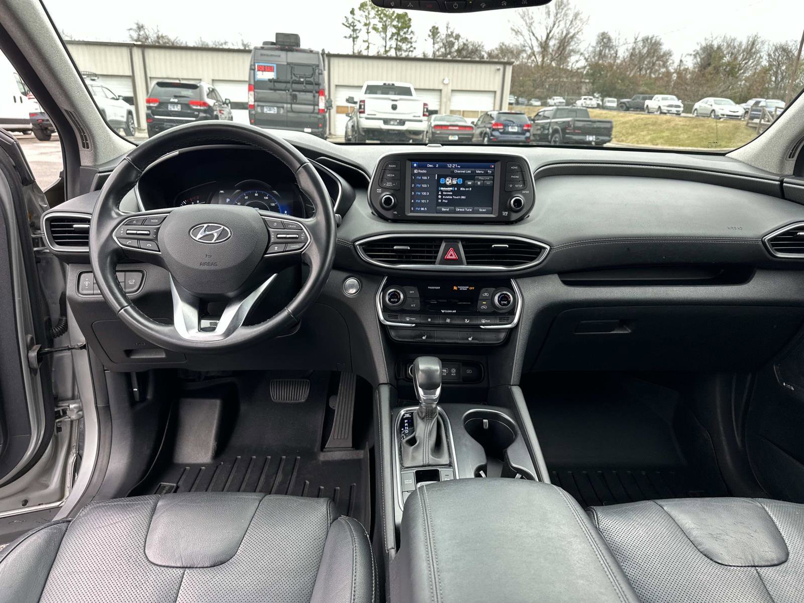 Used 2020 Hyundai Santa Fe SEL w/ Convenience + Premium Package image 18
