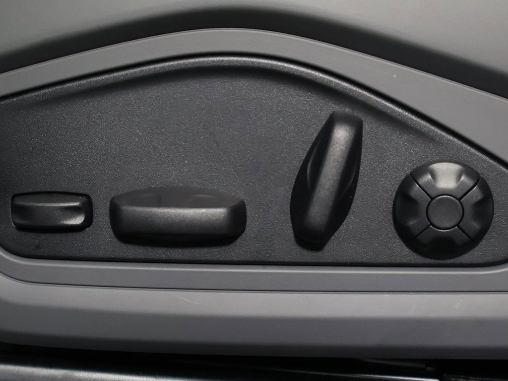 Used 2023 Porsche Taycan image 32