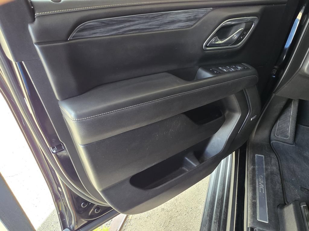 Used 2021 GMC Yukon SLT w/ SLT Premium Package AWD/4WD image 38
