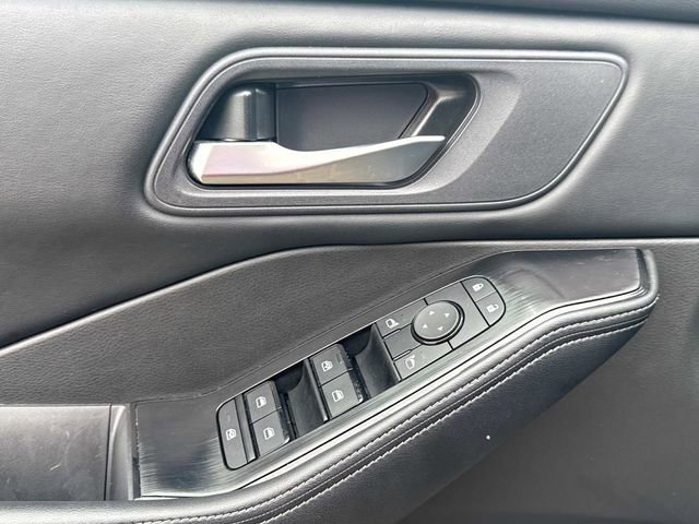 Used 2025 Nissan Rogue SV image 25