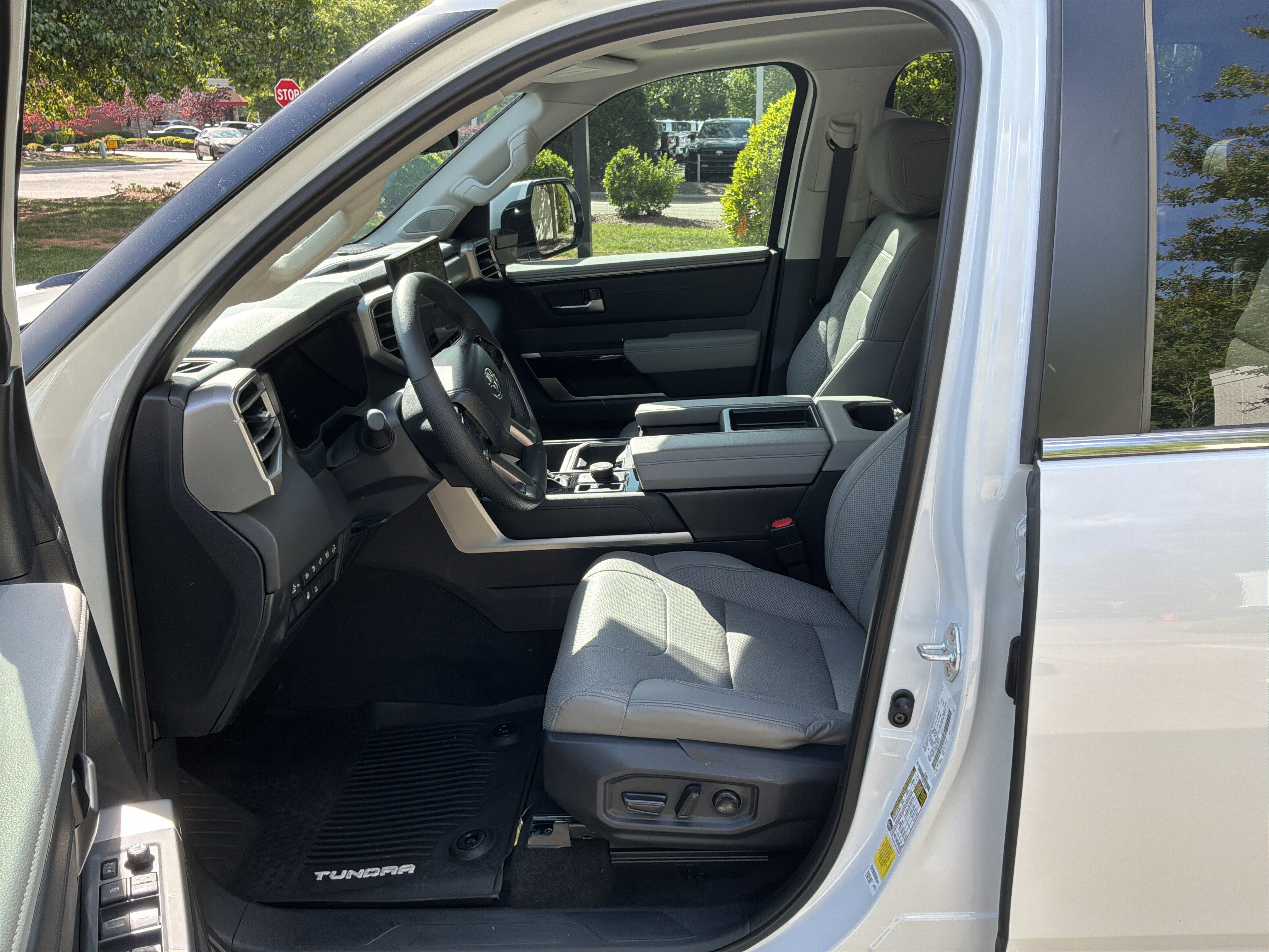 Used 2024 Toyota Tundra Limited AWD/4WD image 16