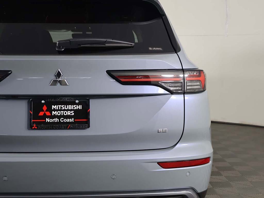 New 2025 Mitsubishi Outlander SE image 17