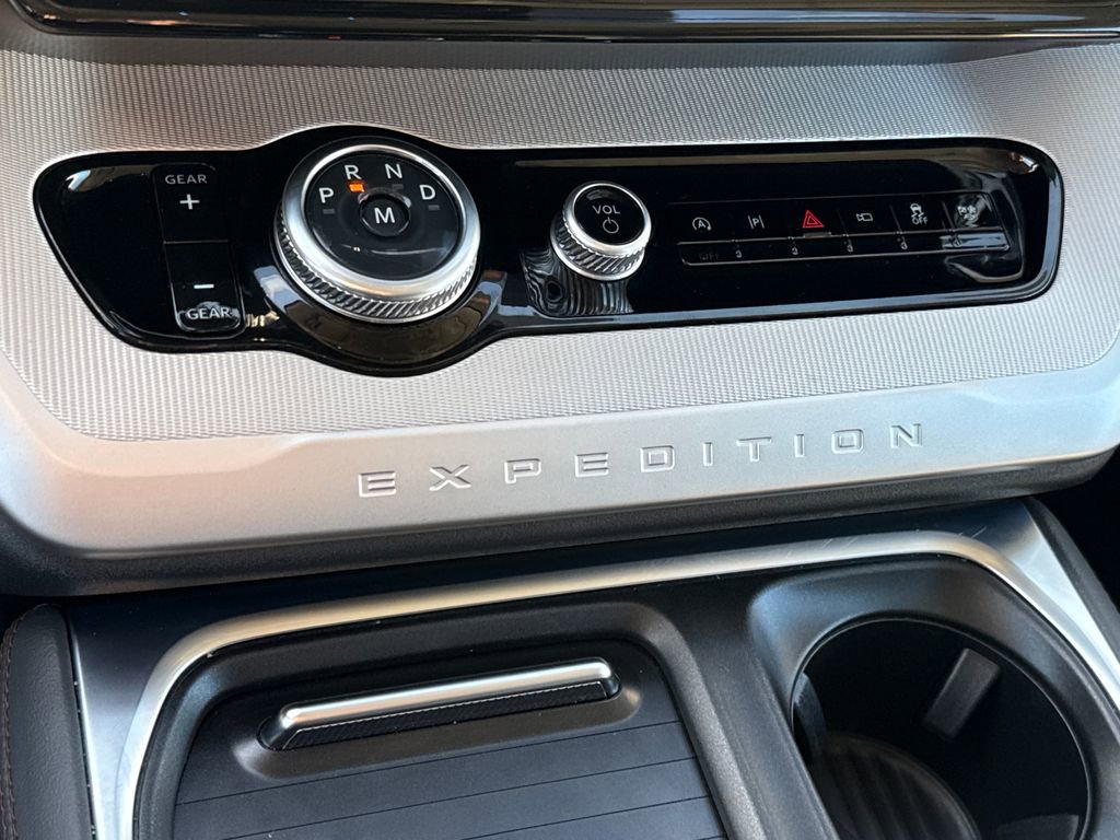 Certified 2025 Ford Expedition Active image 23