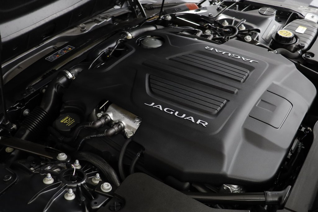 Used 2023 Jaguar F-TYPE R image 27