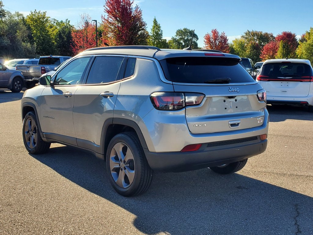 Used 2022 Jeep Compass Latitude w/ Sun and Sound Group AWD/4WD image 3