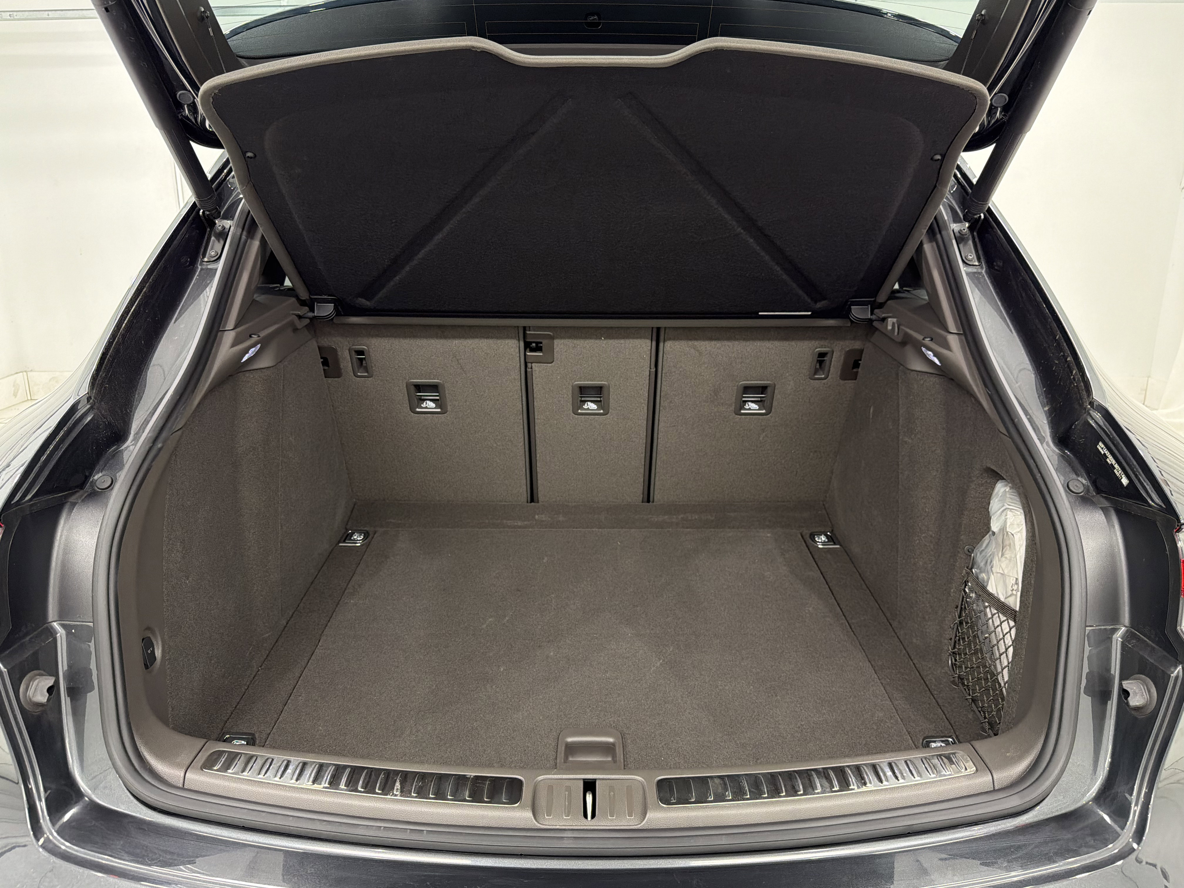 Certified 2025 Porsche Macan image 59