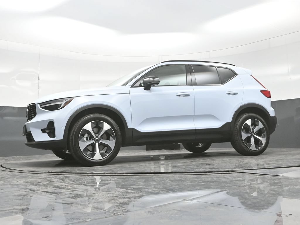 New 2026 Volvo XC40 B5 Plus w/ Protection Package Premier AWD/4WD image 25