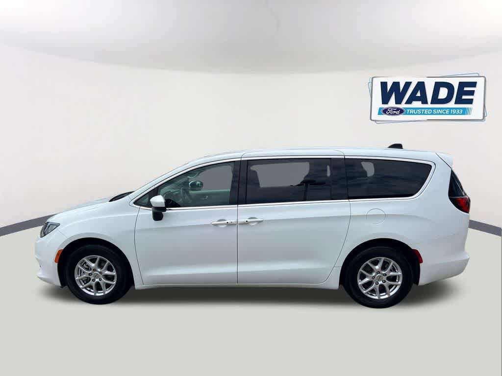 Used 2022 Chrysler Voyager LX FWD image 8