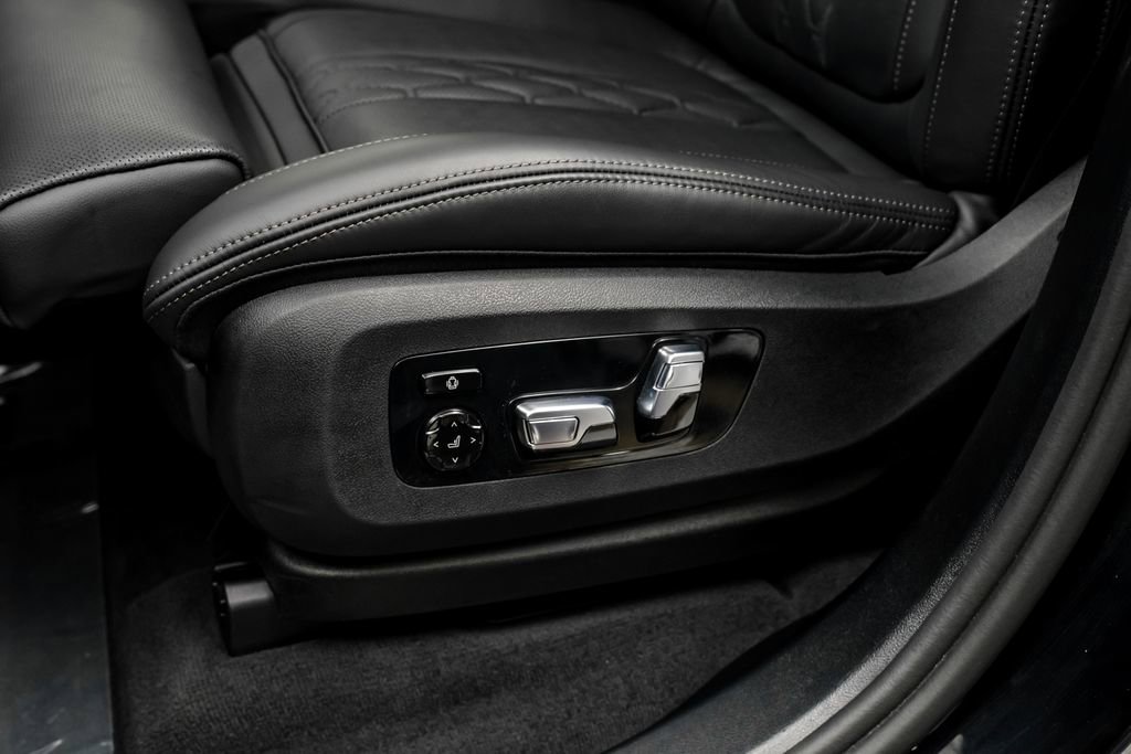 Used 2026 BMW ALPINA XB7 AWD/4WD image 39