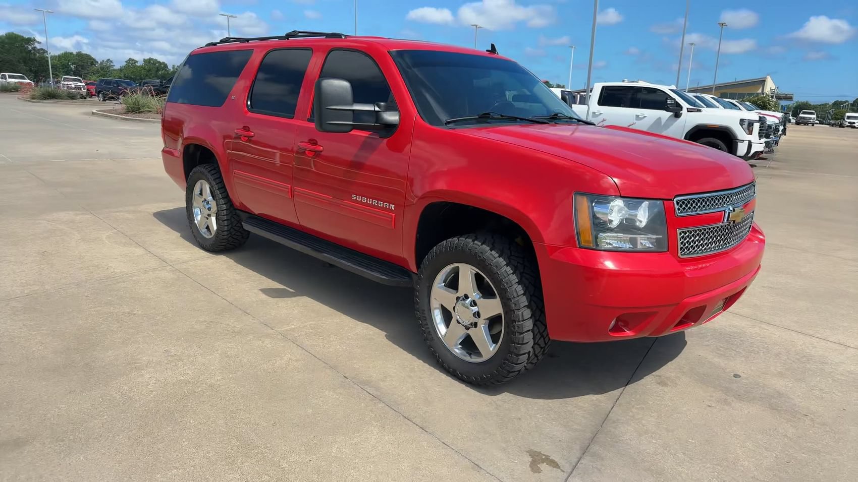 Used 2011 Chevrolet Suburban 2500 LT w/ Luxury Package AWD/4WD image 2