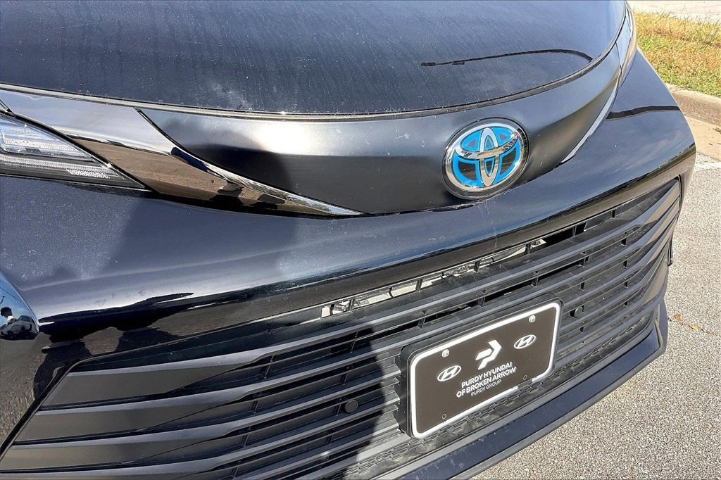 Used 2024 Toyota Sienna XSE image 9