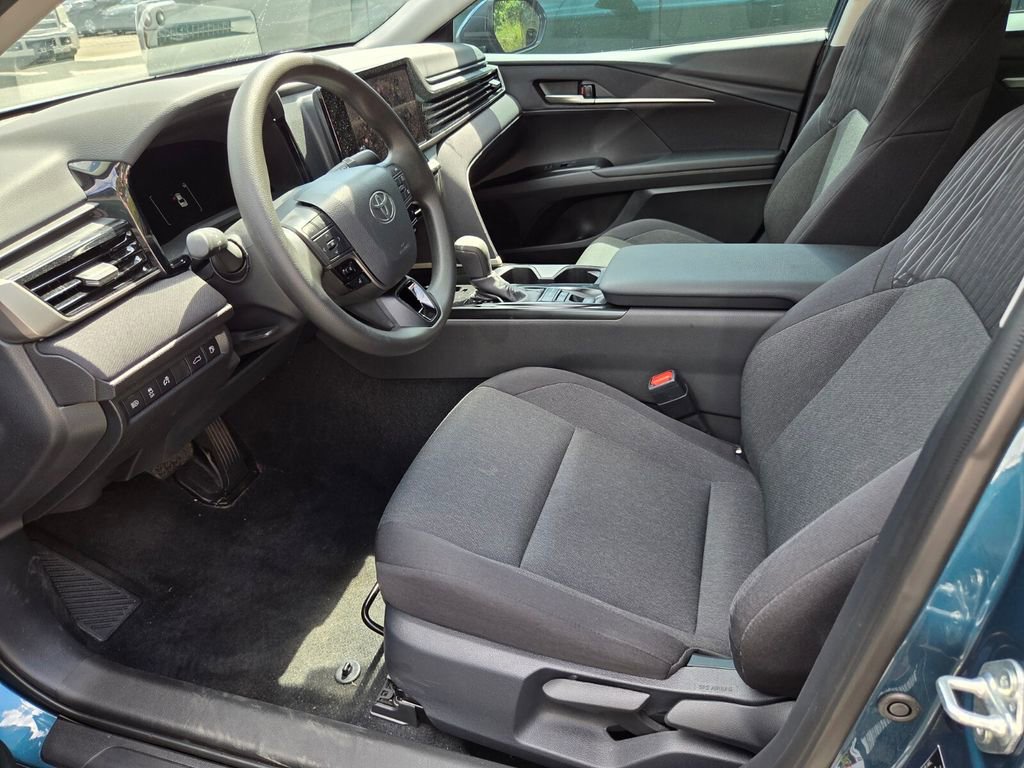 Used 2025 Toyota Camry LE FWD image 5
