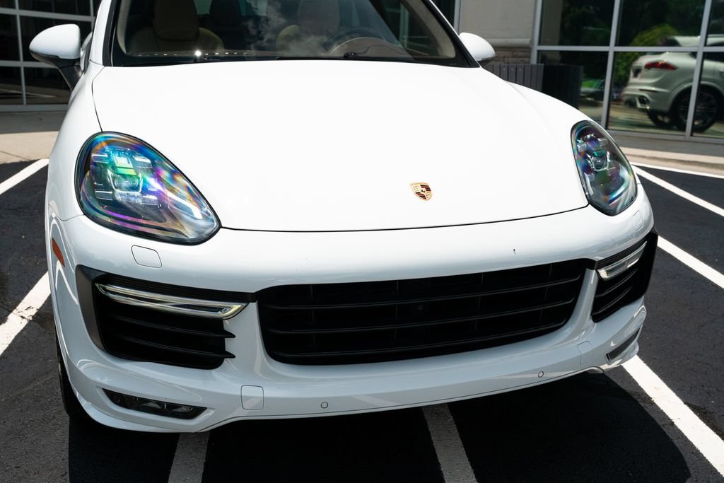 Used 2015 Porsche Cayenne Turbo AWD/4WD image 5