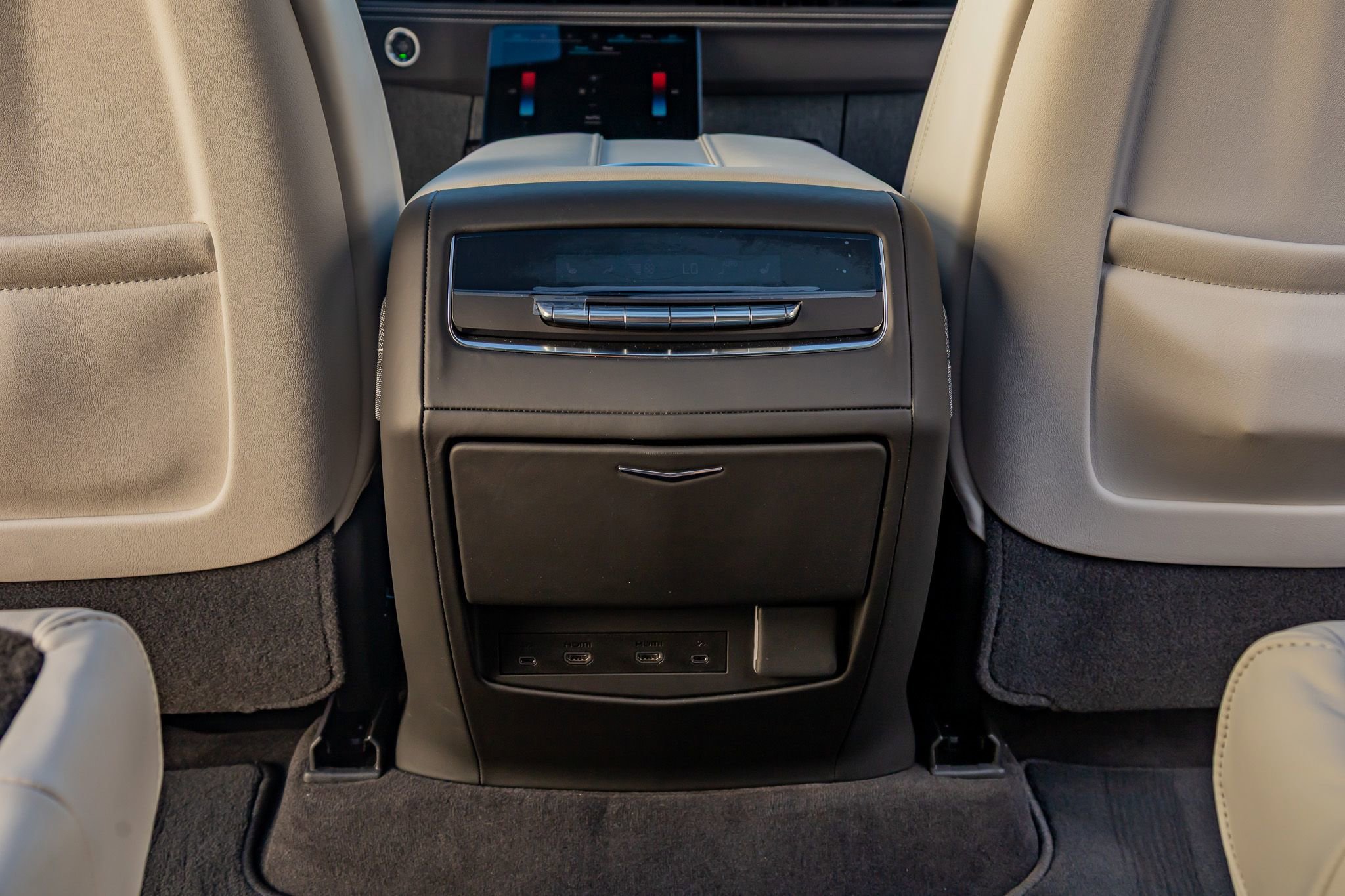 Used 2026 Cadillac Escalade Platinum Sport w/ LPO, ONYX Package image 33