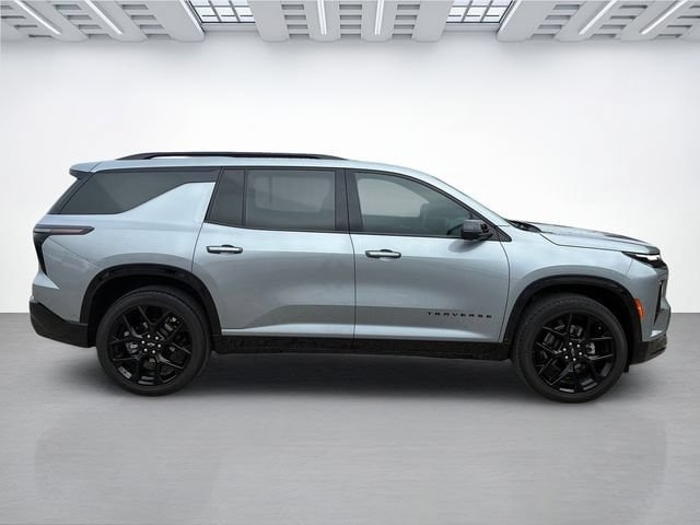 Used 2024 Chevrolet Traverse RS AWD/4WD image 3