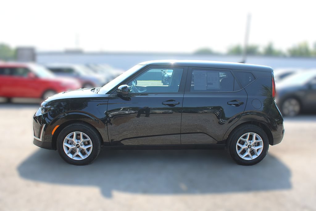 Certified 2025 Kia Soul LX w/ LX Technology Package FWD image 13
