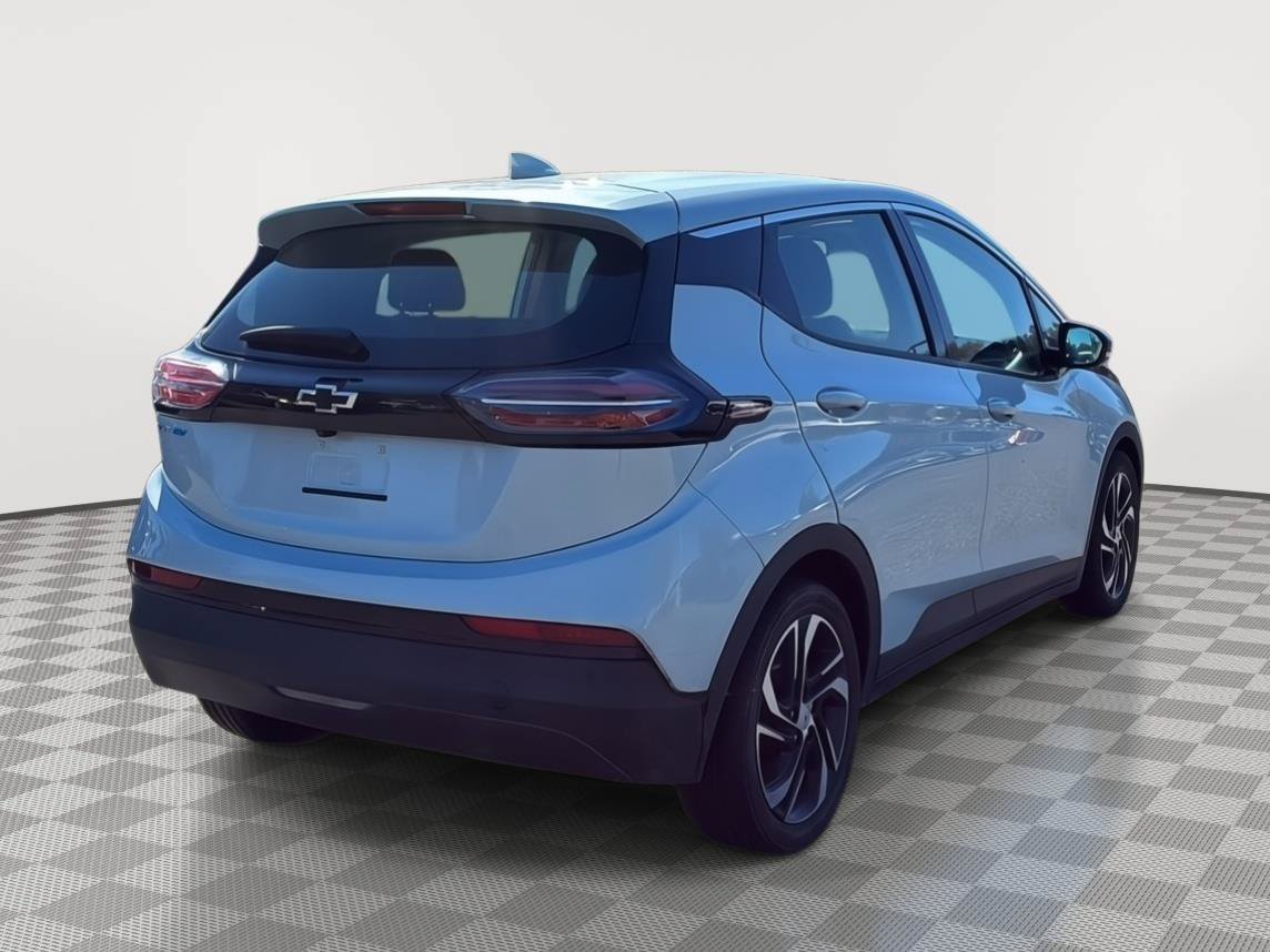 Used 2022 Chevrolet Bolt LT w/ Infotainment Package FWD image 5