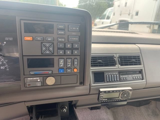 Used 1994 Chevrolet Suburban 2WD image 8